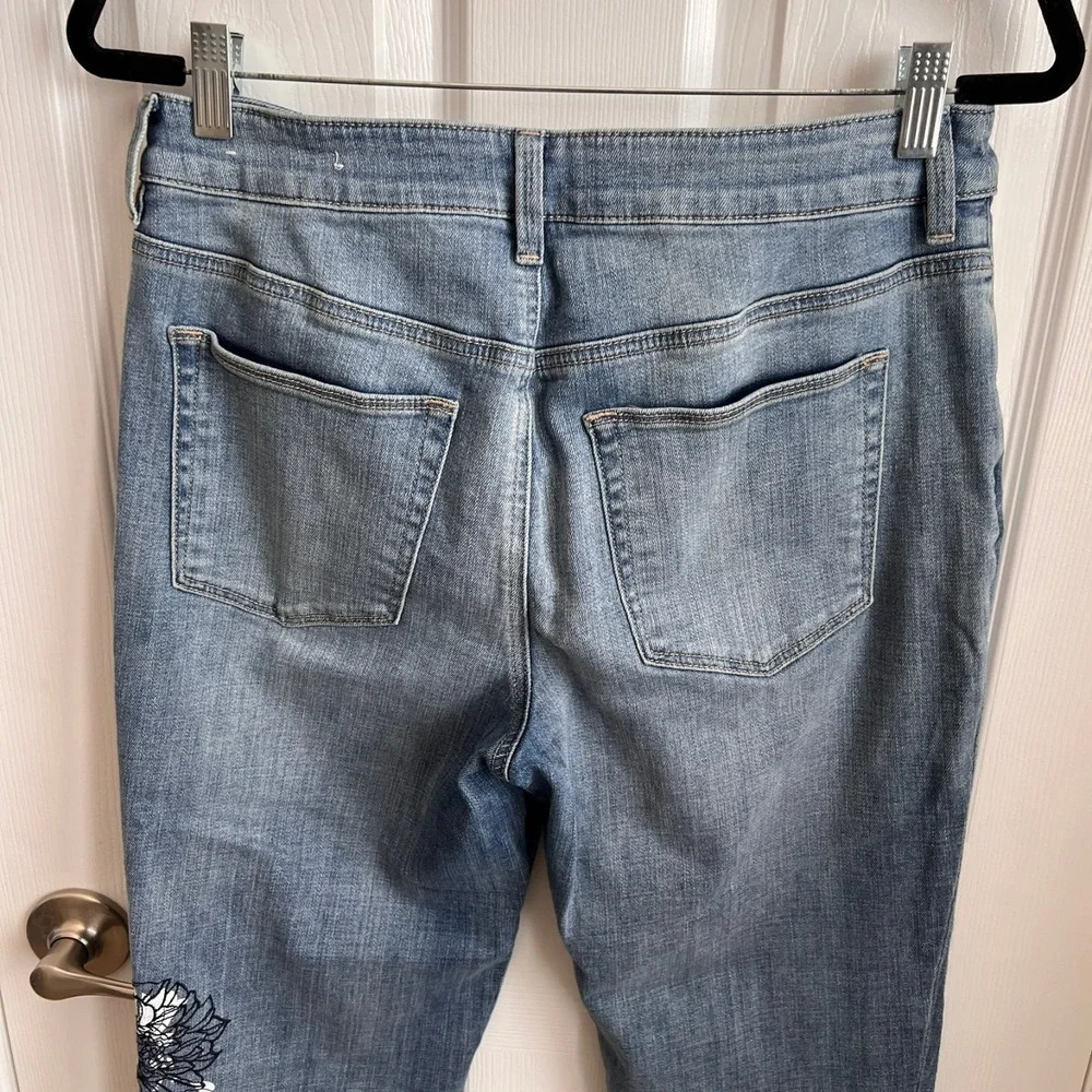 Chico's Floral Embroidered Denim Jeans Boyfriend Ankle‎ Light Wash Size 4R